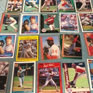 100 vintage baseball cards and trivia cards for collecter